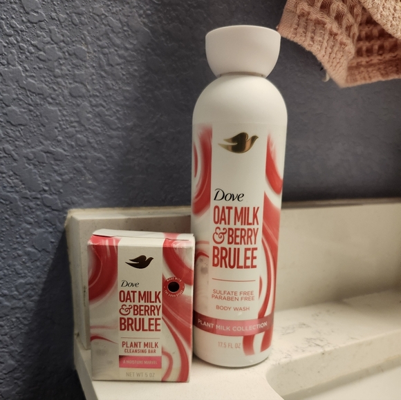 Dove Oatmilk & Berry Brulee Plant Based Body Wash + Cleansing Bar SET - Picture 1 of 2
